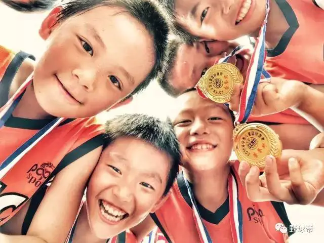 刻苦训练篮球时如何避免受伤的建议_0